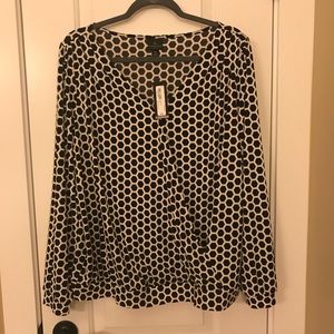 Women’s black and white Worthington top